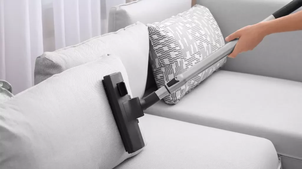 افضل المعدات المتخصصة فى تنظيف الاتربة من الكنب حتى ادق التفاصيل