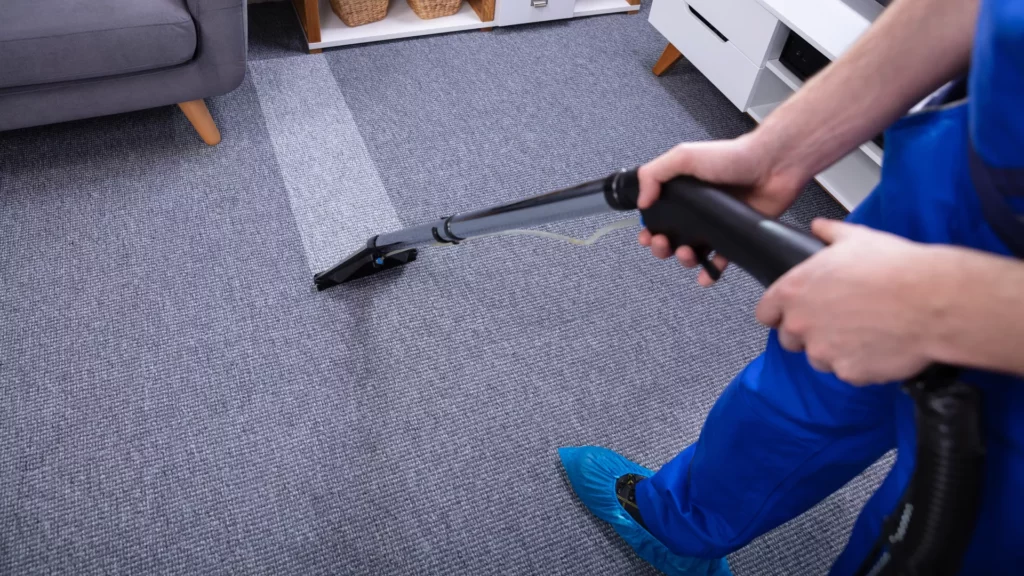 افضل المعدات والتقنيات فى مجل التنظيف العميق للسجاد والموكيت يقوم باستخدامها افضل رجال النظافة